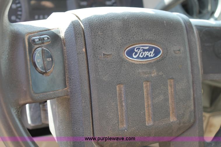 image for item L4361 2008 Ford F350 Super Duty XL Crew Cab pickup truck