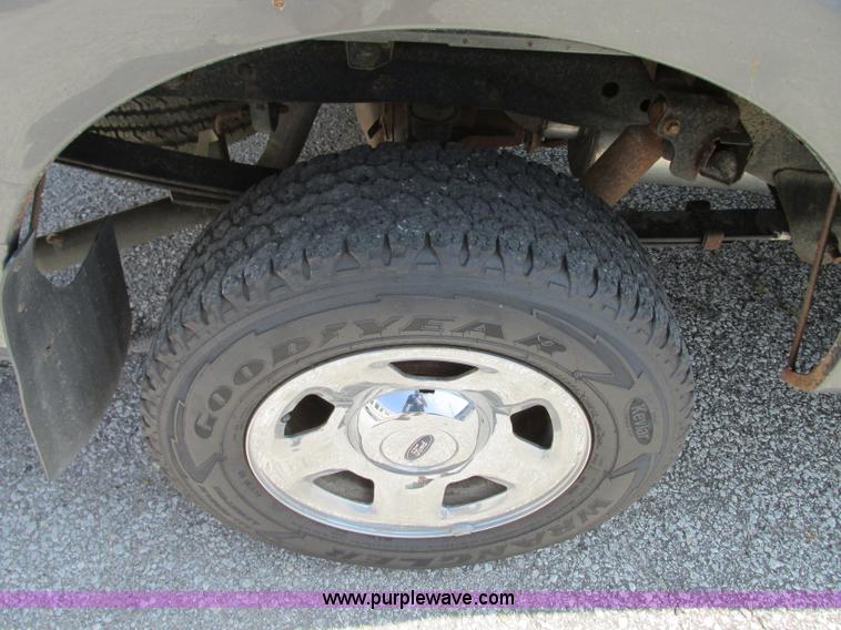 image for item R9370 2007 Ford F150 XLT SuperCab pickup truck