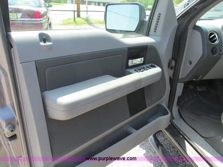 image for item R9370 2007 Ford F150 XLT SuperCab pickup truck