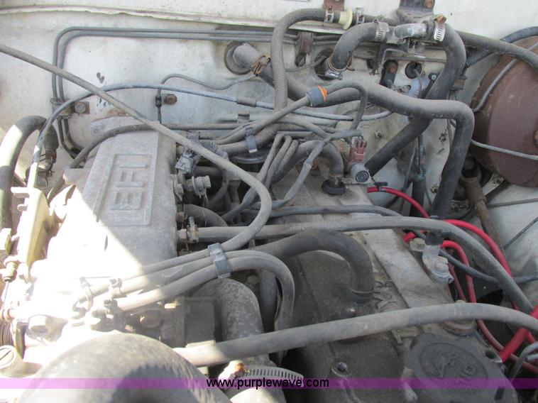image for item Z9576 1988 Toyota flatbed pickup truck