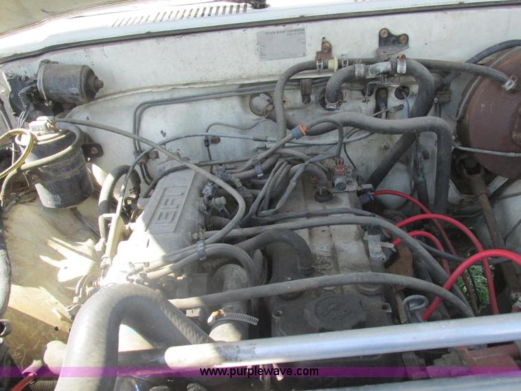 image for item Z9576 1988 Toyota flatbed pickup truck