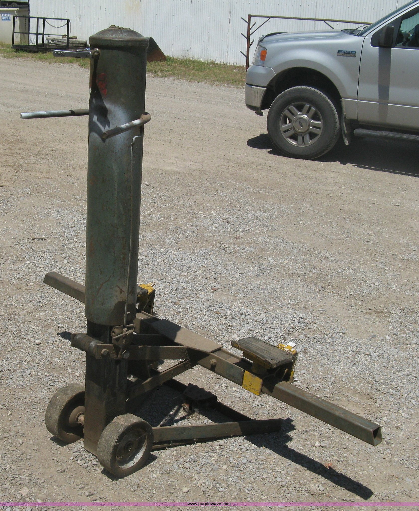 Ajax pneumatic bumper jack in Cheney, KS Item BN9999 sold Purple Wave