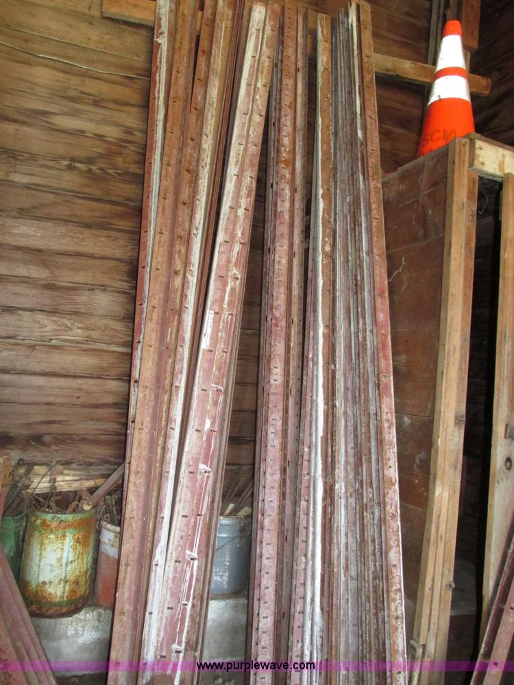 image for item AV9134 Ellis concrete form brackets, corners, and fillers