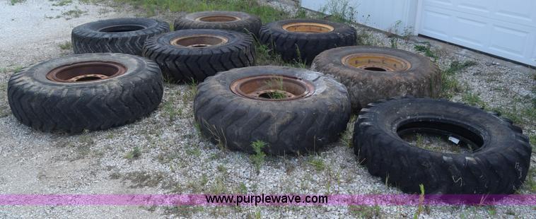 image for item AZ9014 (8) assorted motor grader tires