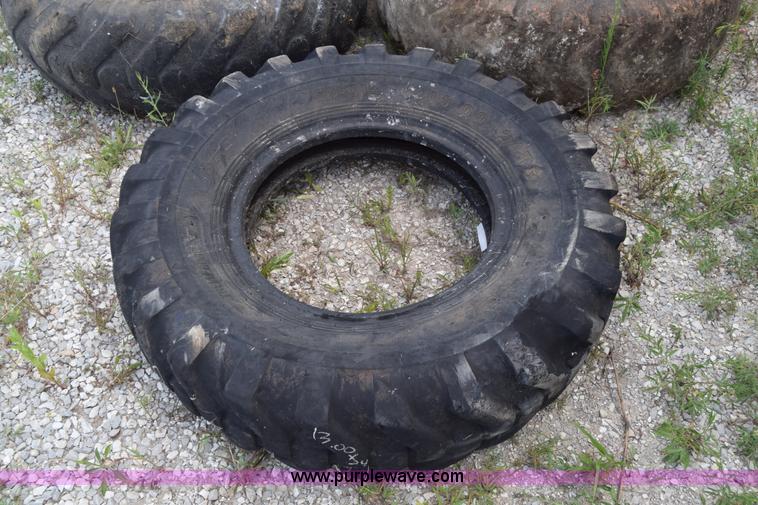 image for item AZ9014 (8) assorted motor grader tires