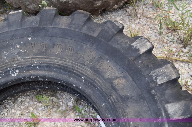 image for item AZ9014 (8) assorted motor grader tires