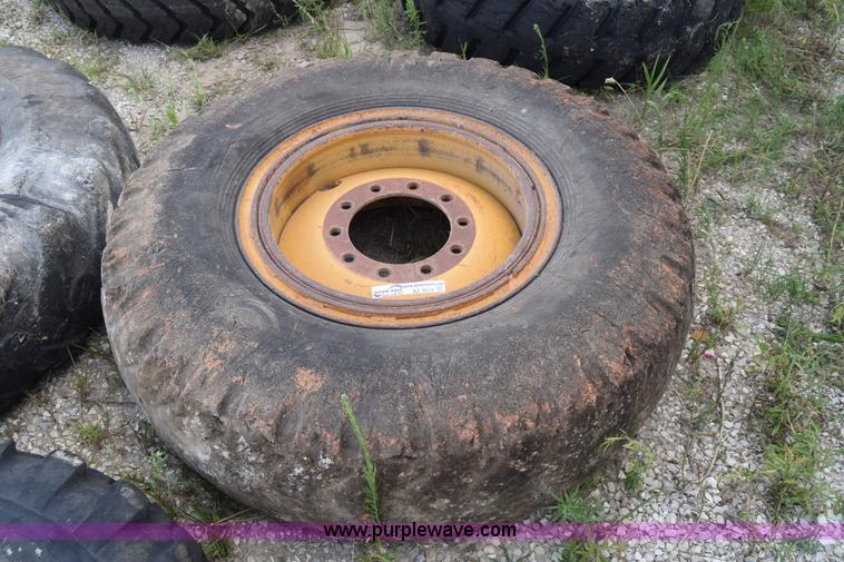 image for item AZ9014 (8) assorted motor grader tires