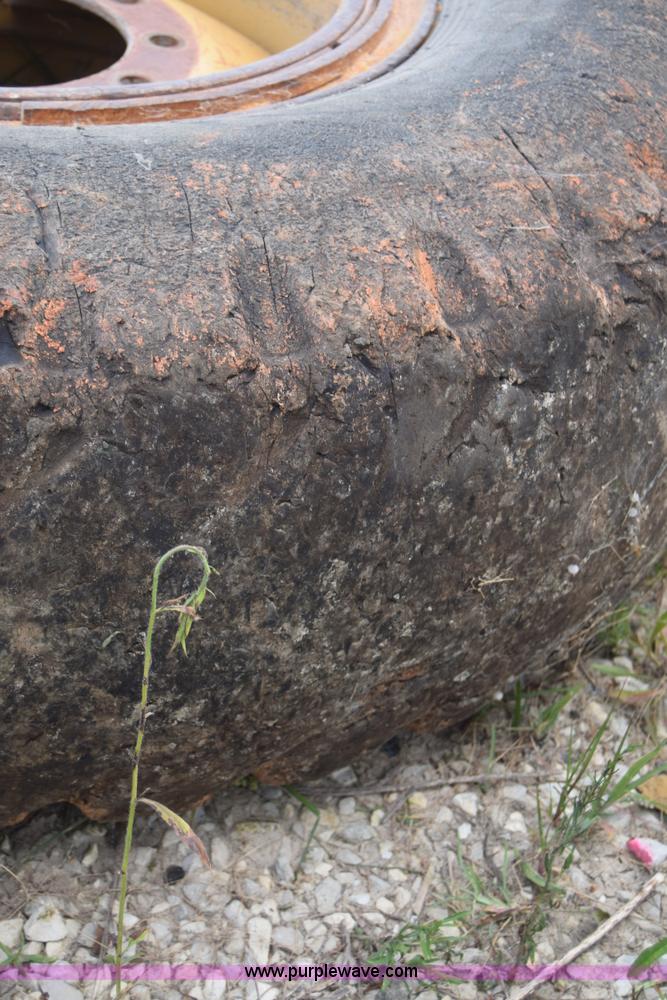 image for item AZ9014 (8) assorted motor grader tires