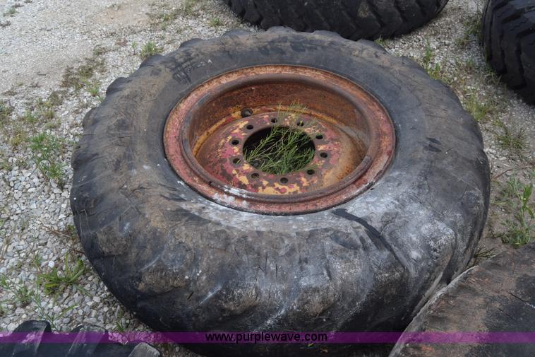 image for item AZ9014 (8) assorted motor grader tires