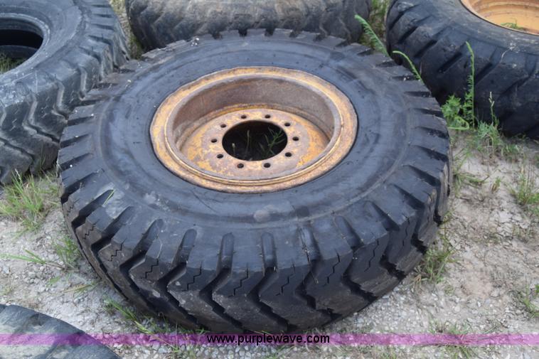 image for item AZ9014 (8) assorted motor grader tires