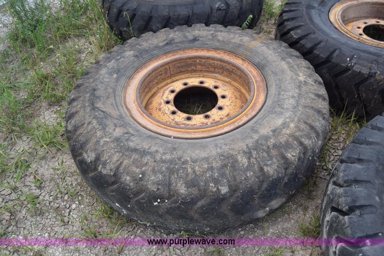 image for item AZ9014 (8) assorted motor grader tires