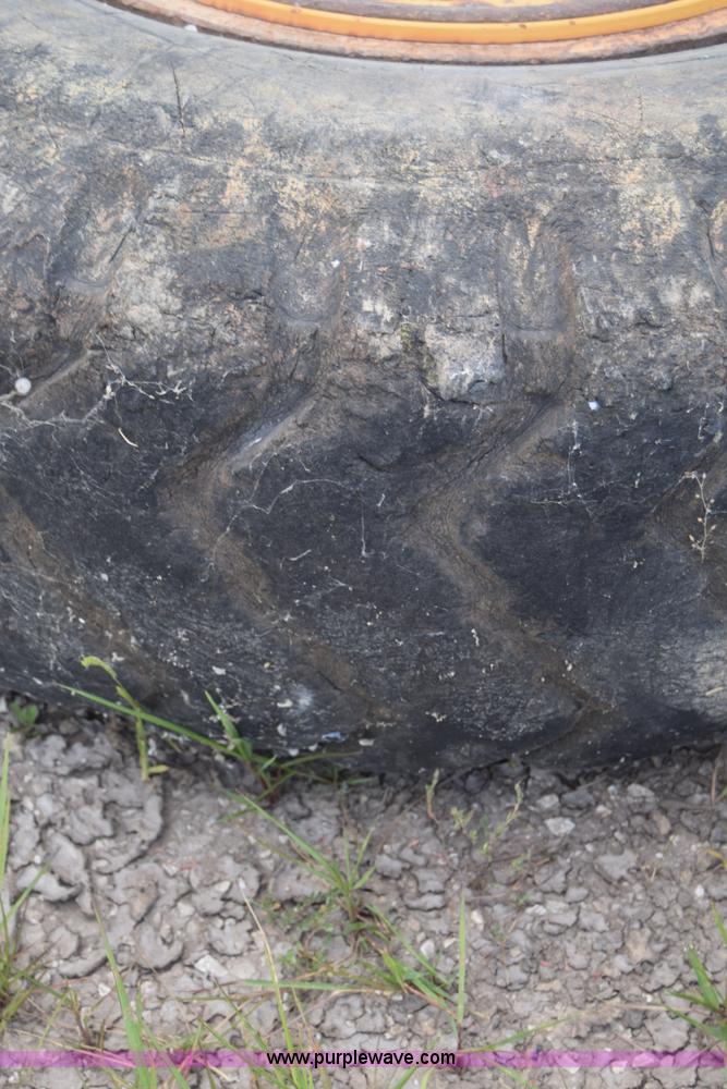 image for item AZ9014 (8) assorted motor grader tires