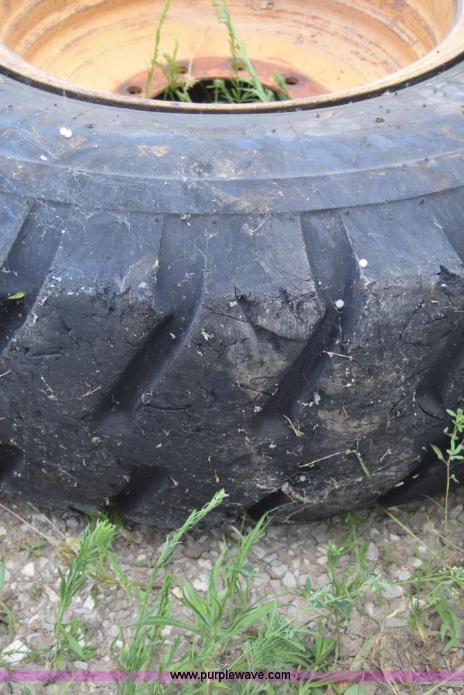 image for item AZ9014 (8) assorted motor grader tires