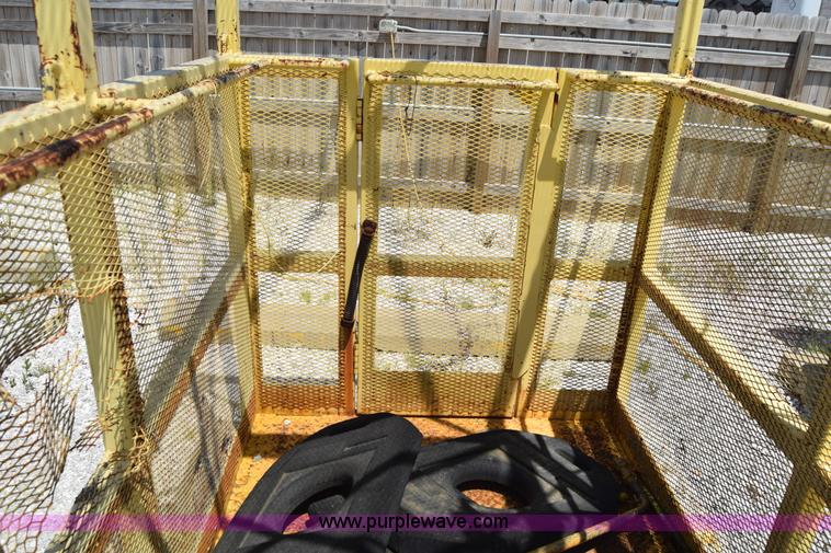 image for item AZ9032 Man basket