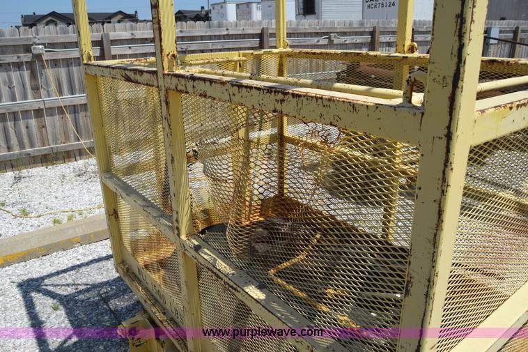 image for item AZ9032 Man basket