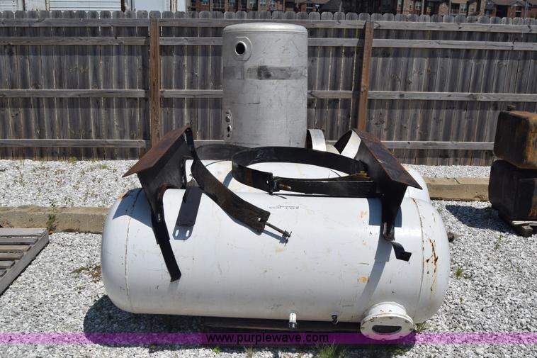 image for item AZ9039 (3) tanks