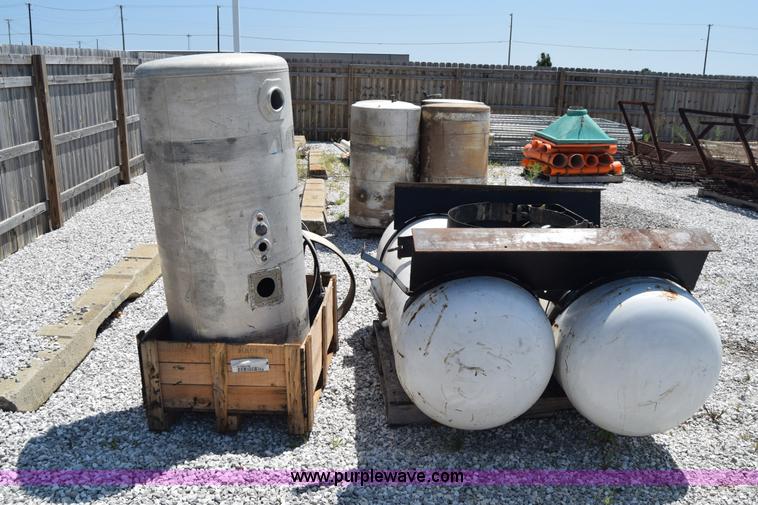 image for item AZ9039 (3) tanks