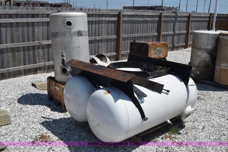 image for item AZ9039 (3) tanks