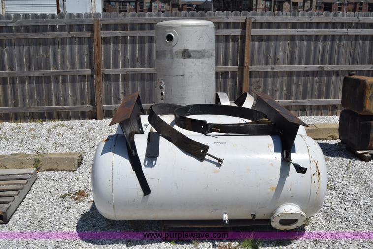 image for item AZ9039 (3) tanks