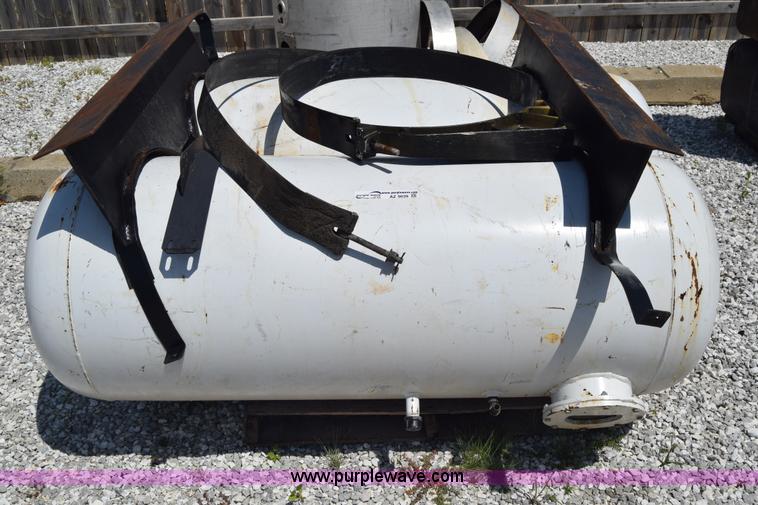 image for item AZ9039 (3) tanks