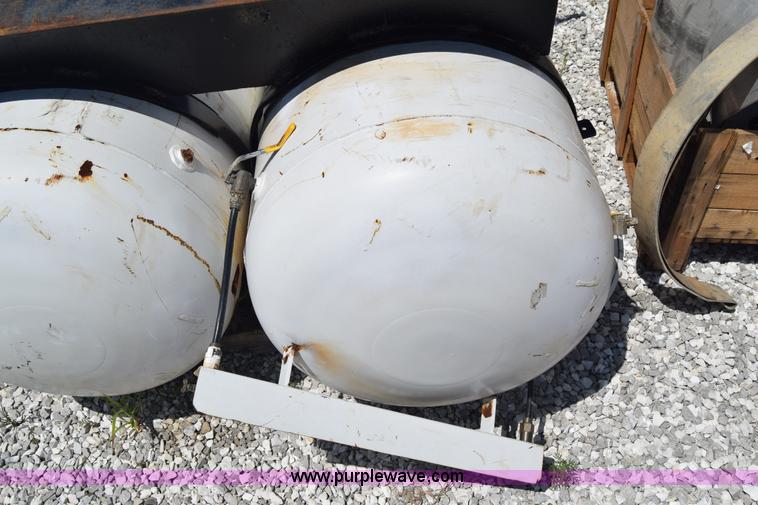 image for item AZ9039 (3) tanks