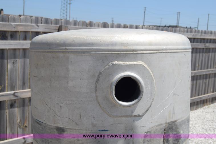 image for item AZ9039 (3) tanks