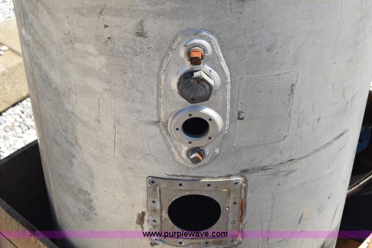 image for item AZ9039 (3) tanks