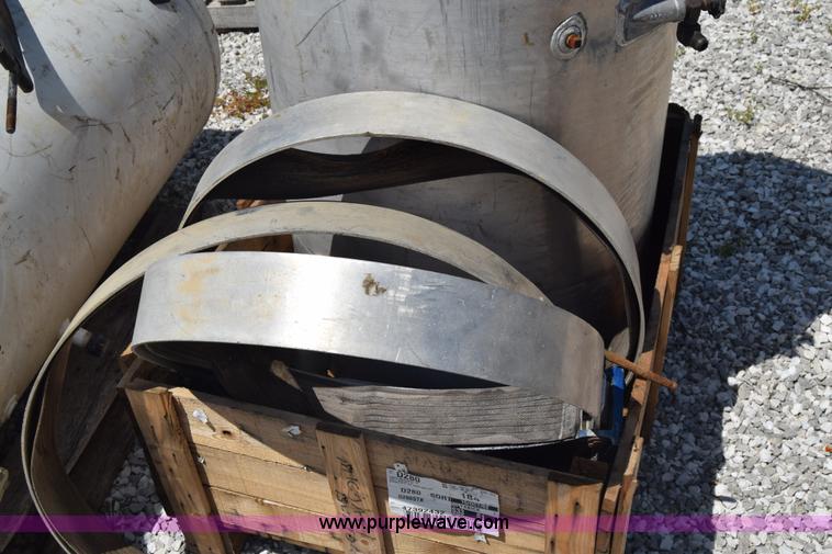 image for item AZ9039 (3) tanks