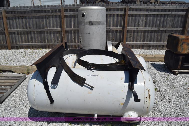 image for item AZ9039 (3) tanks