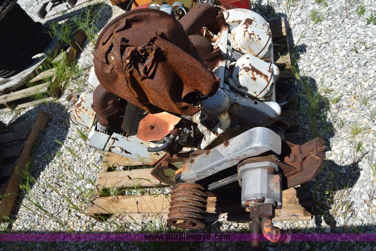 image for item AZ9040 (2) Wisconsin four cylinder diesel engines