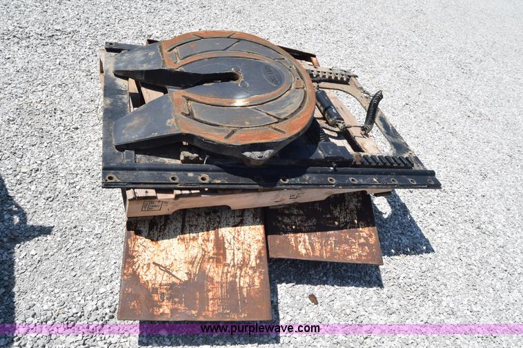 image for item AZ9046 Holland fifth wheel hitch