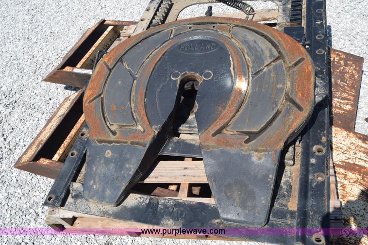 image for item AZ9046 Holland fifth wheel hitch
