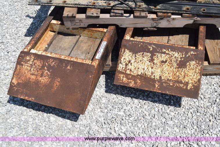 image for item AZ9046 Holland fifth wheel hitch