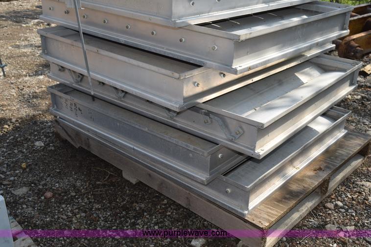 image for item BI9397 Aluminum luvers