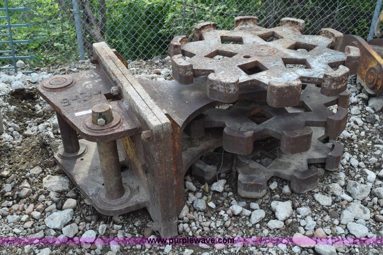 image for item BI9399 Excavator compaction wheel