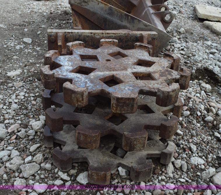 image for item BI9399 Excavator compaction wheel