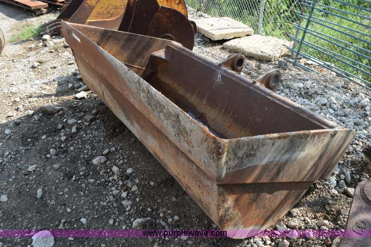 image for item BI9400 Backhoe loader bucket