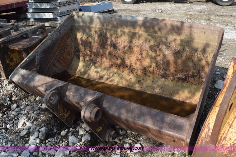 image for item BI9400 Backhoe loader bucket