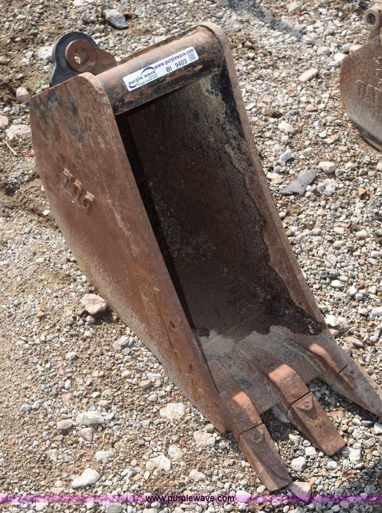 image for item BI9403 Wayne Roy bucket