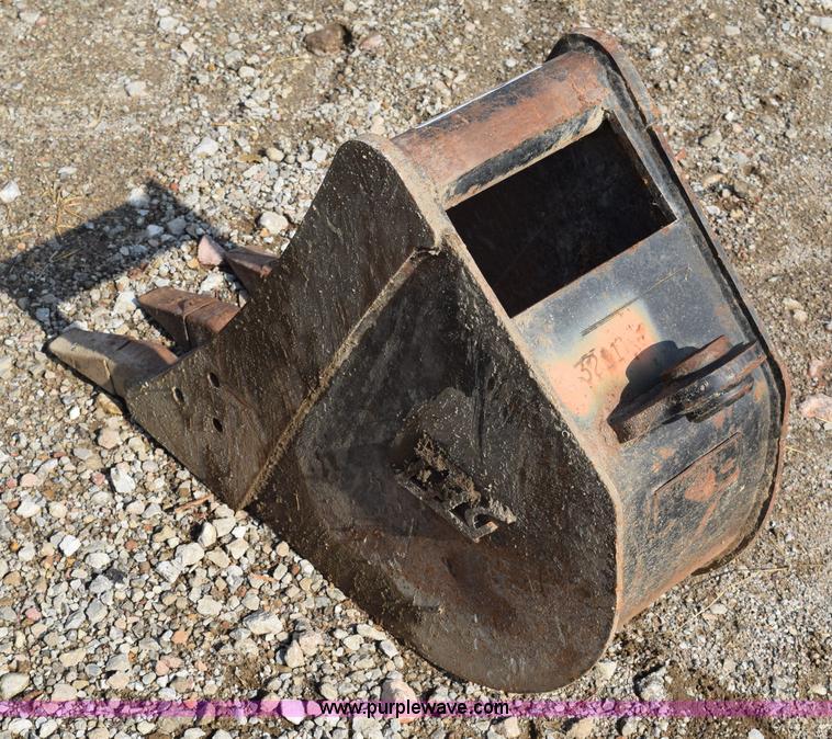 image for item BI9403 Wayne Roy bucket