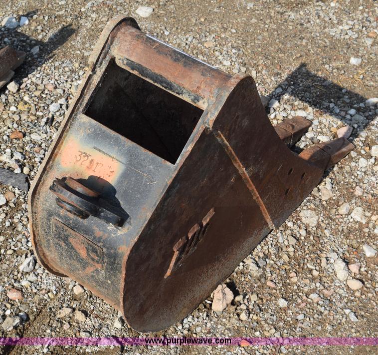 image for item BI9403 Wayne Roy bucket