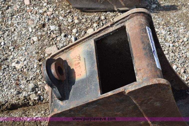 image for item BI9403 Wayne Roy bucket