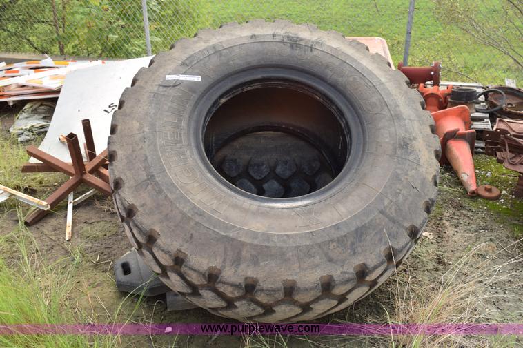 image for item BI9406 (2) Michelin 20.5R25 tires