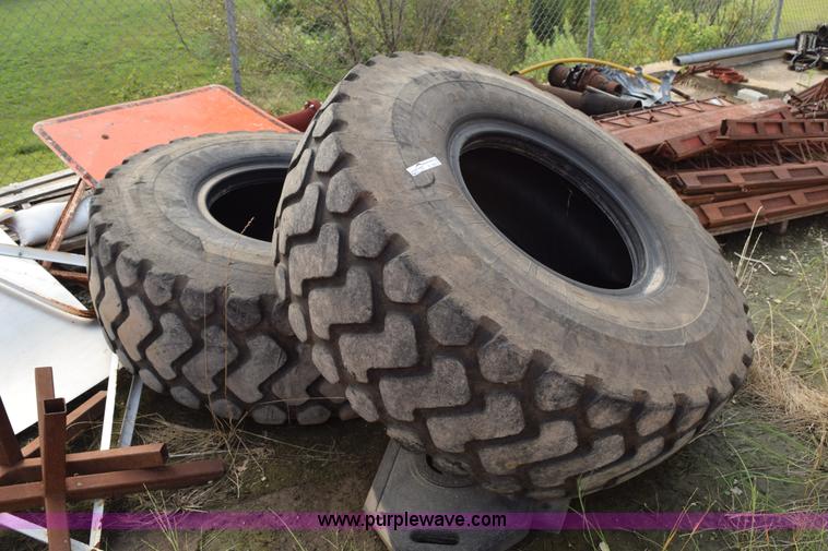 image for item BI9406 (2) Michelin 20.5R25 tires