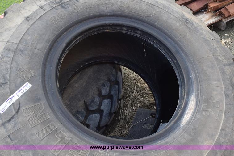 image for item BI9406 (2) Michelin 20.5R25 tires