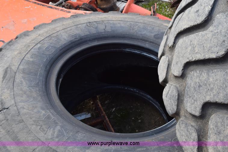 image for item BI9406 (2) Michelin 20.5R25 tires