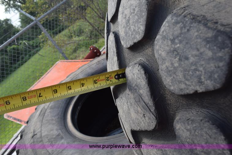 image for item BI9406 (2) Michelin 20.5R25 tires