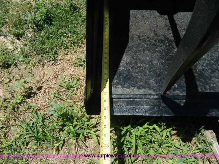 image for item BJ9063 Melroe skid steer grapple bucket