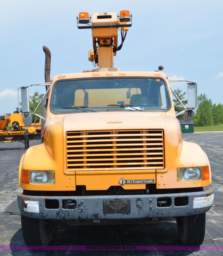 image for item BK9706 1995 International 4900 crane truck