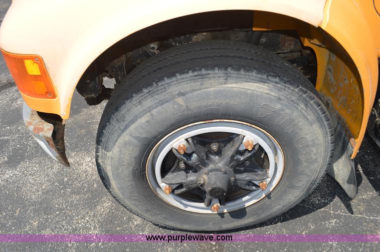 image for item BK9706 1995 International 4900 crane truck